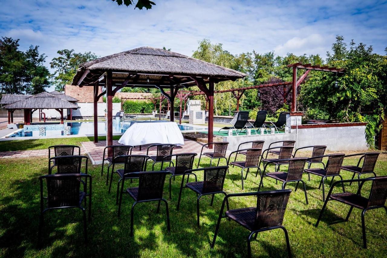 Liza Aqua&Conference Hotel és Fehér Akác Csárda Lajosmizse Extérieur photo